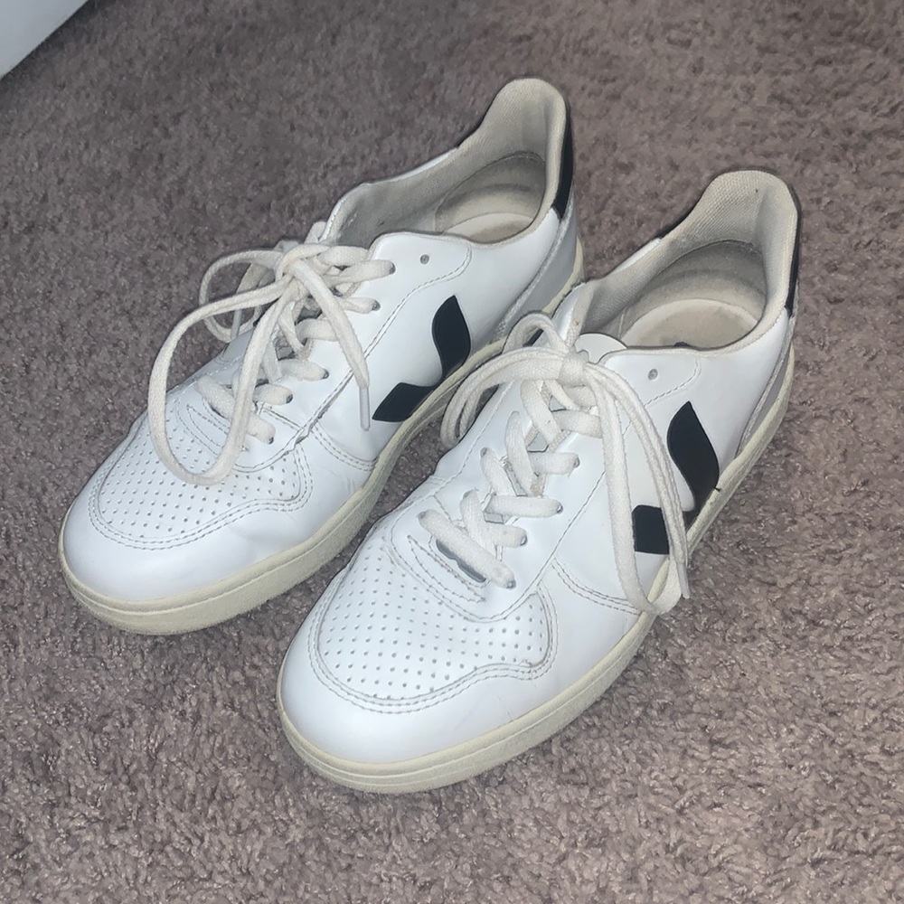 Black and white veja